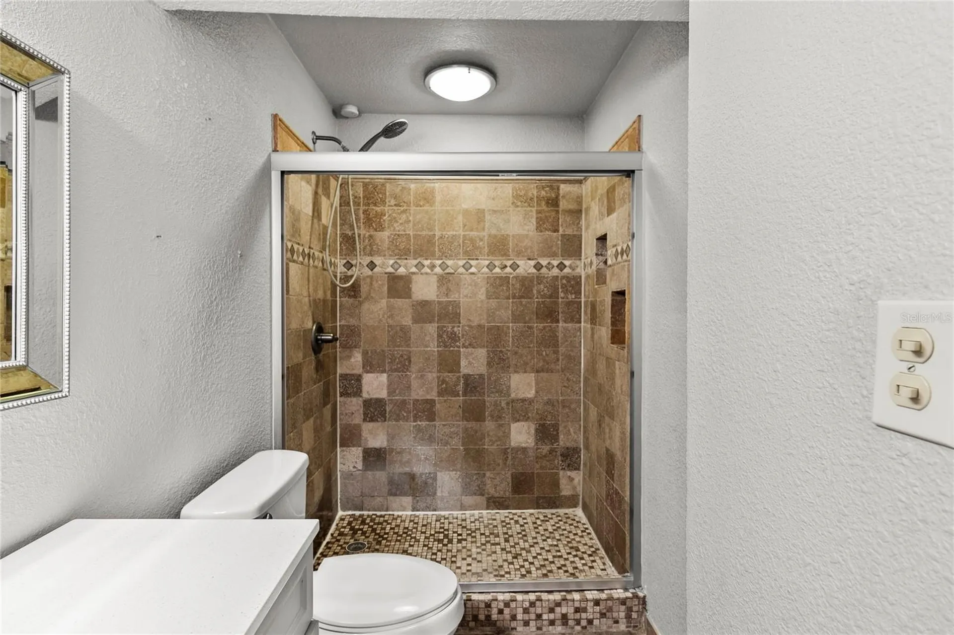 2547 N Alafaya Trail Orlando FL 32826