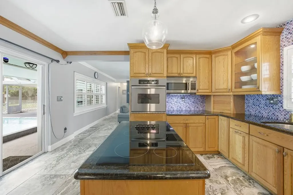 6901 17th Lane N St Petersburg FL 33702