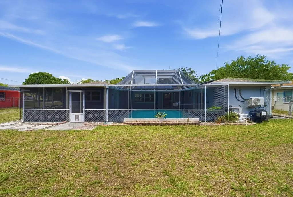 6901 17th Lane N St Petersburg FL 33702