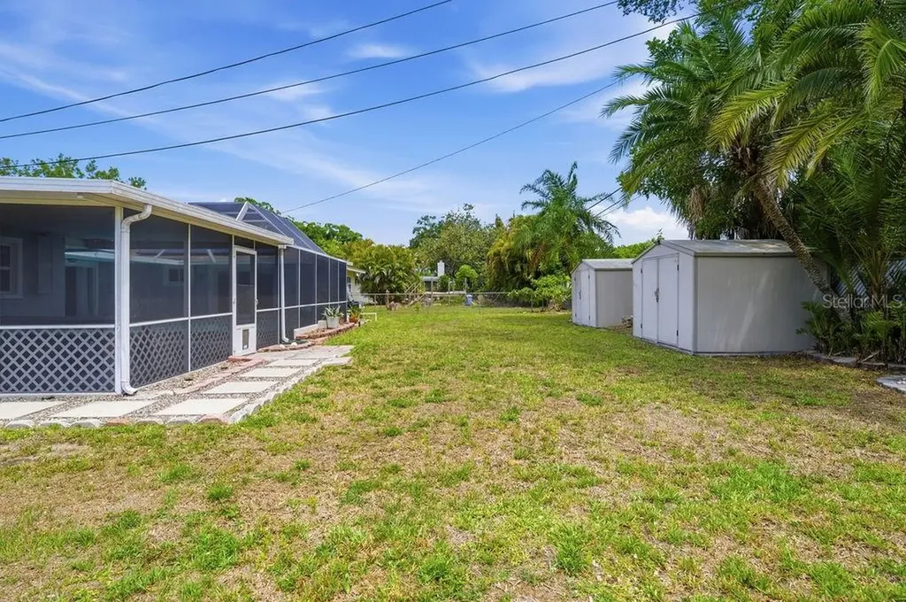 6901 17th Lane N St Petersburg FL 33702