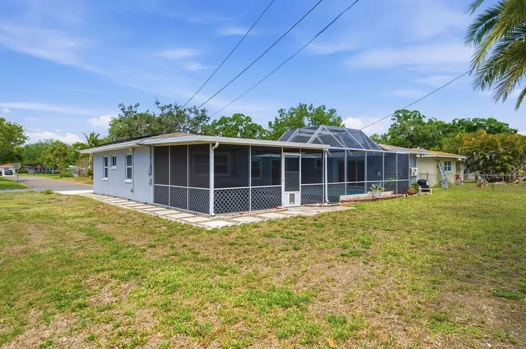 6901 17th Lane N St Petersburg FL 33702