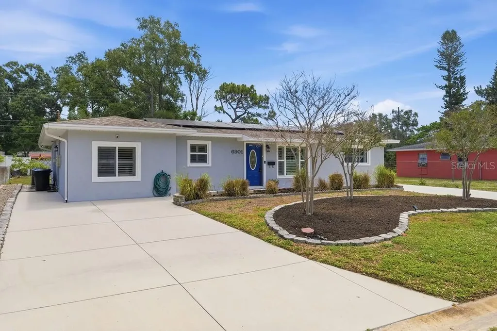 6901 17th Lane N St Petersburg FL 33702