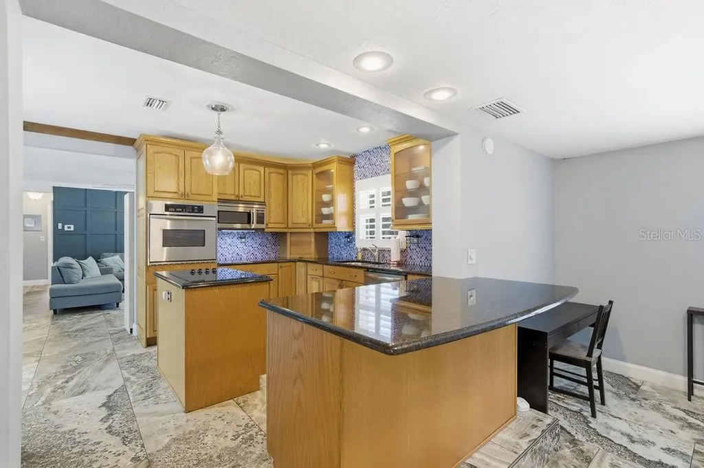 6901 17th Lane N St Petersburg FL 33702