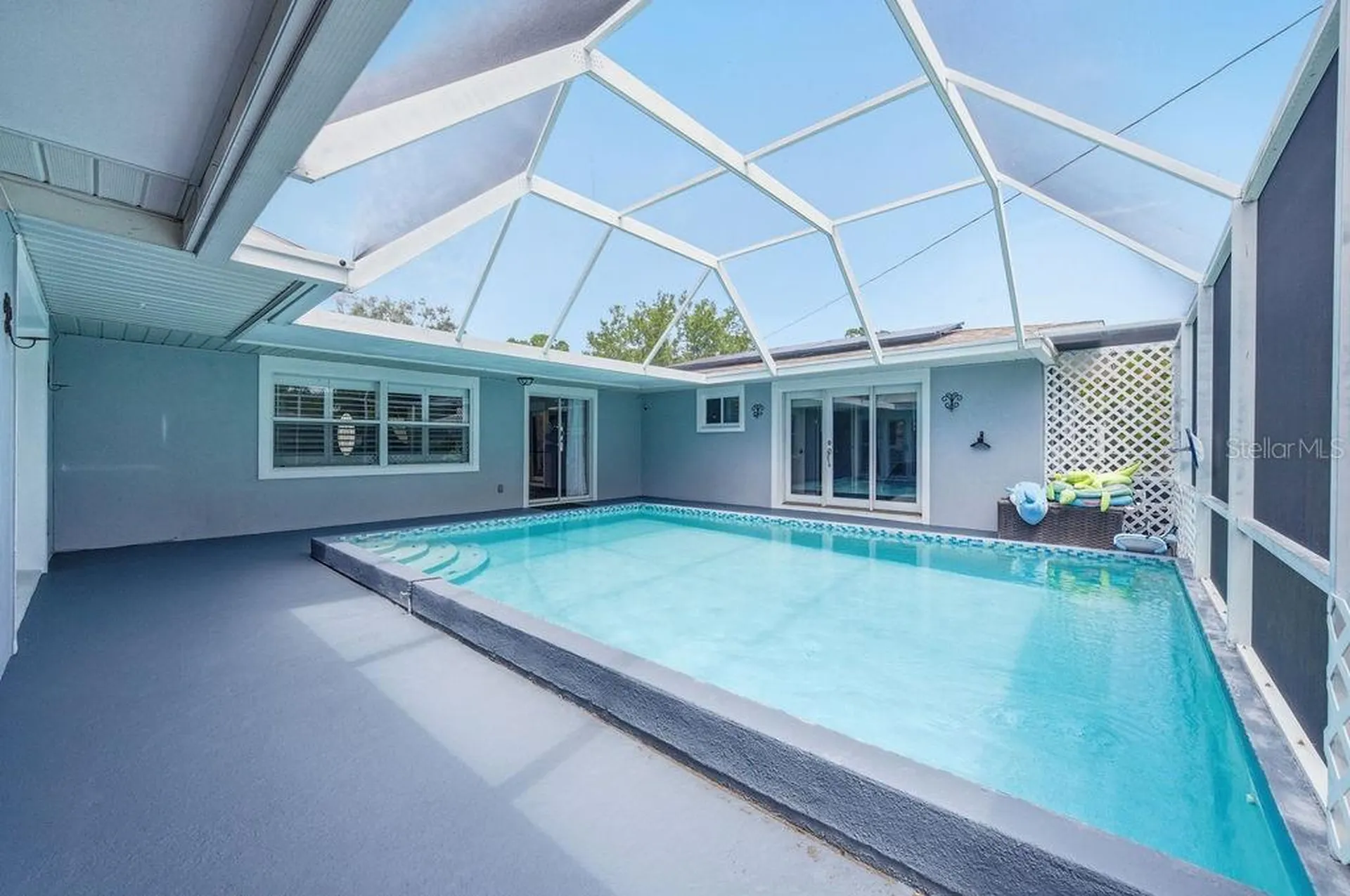 6901 17th Lane N St Petersburg FL 33702