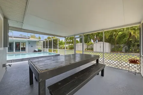 6901 17th Lane N St Petersburg FL 33702