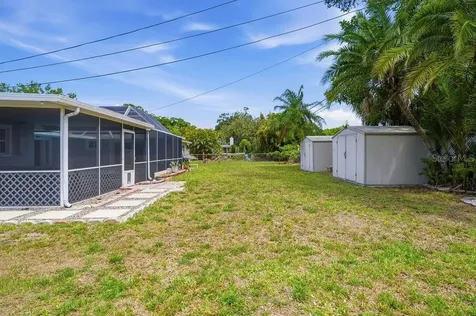 6901 17th Lane N St Petersburg FL 33702