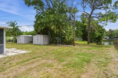 6901 17th Lane N St Petersburg FL 33702
