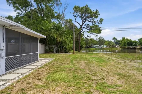 6901 17th Lane N St Petersburg FL 33702