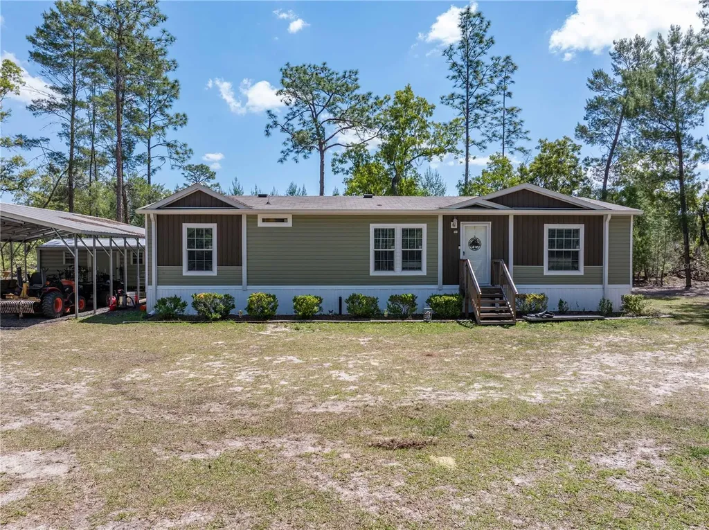 221 Magnolia Road Hawthorne FL 32640