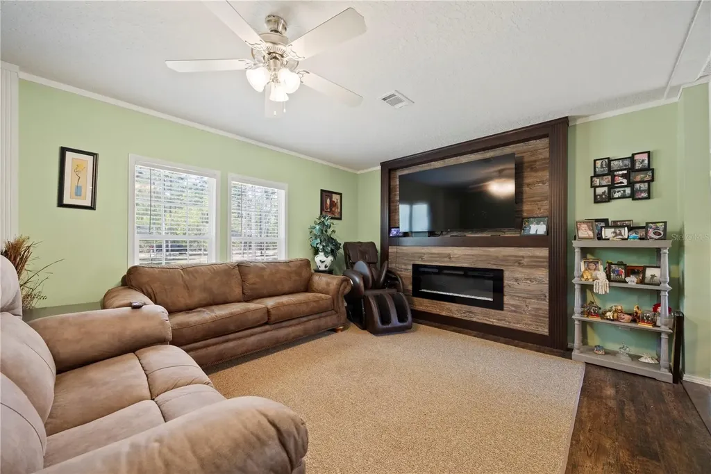 221 Magnolia Road Hawthorne FL 32640