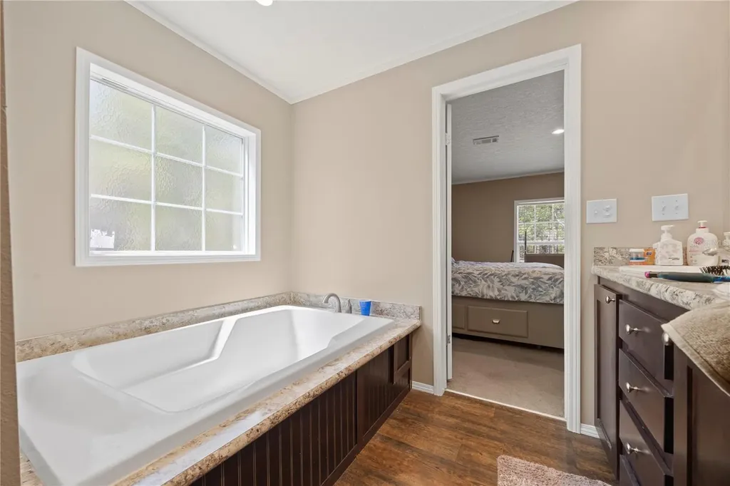 221 Magnolia Road Hawthorne FL 32640