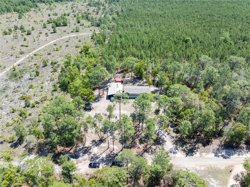 221 Magnolia Road Hawthorne FL 32640