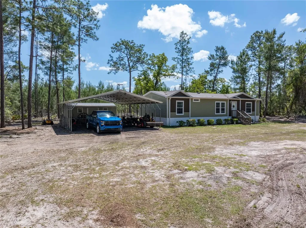 221 Magnolia Road Hawthorne FL 32640