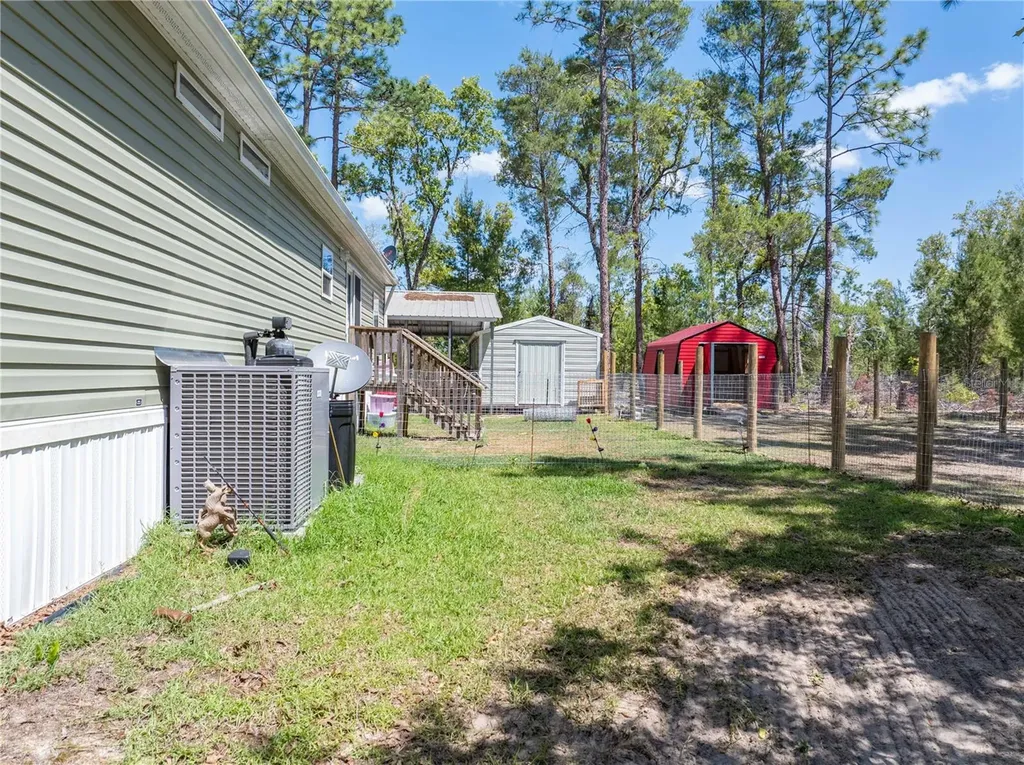 221 Magnolia Road Hawthorne FL 32640