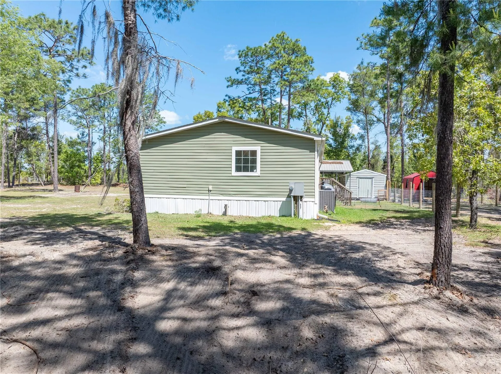 221 Magnolia Road Hawthorne FL 32640