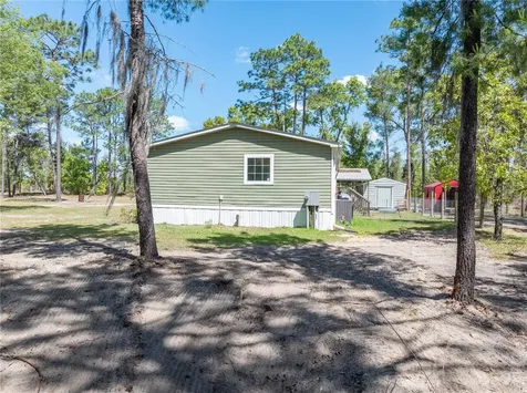 221 Magnolia Road Hawthorne FL 32640