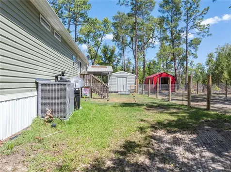 221 Magnolia Road Hawthorne FL 32640