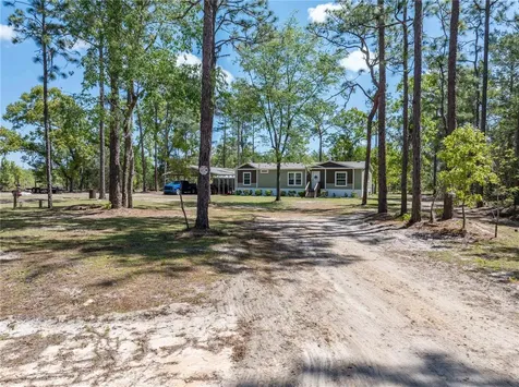 221 Magnolia Road Hawthorne FL 32640