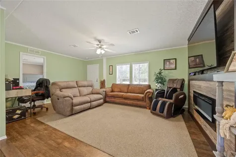 221 Magnolia Road Hawthorne FL 32640