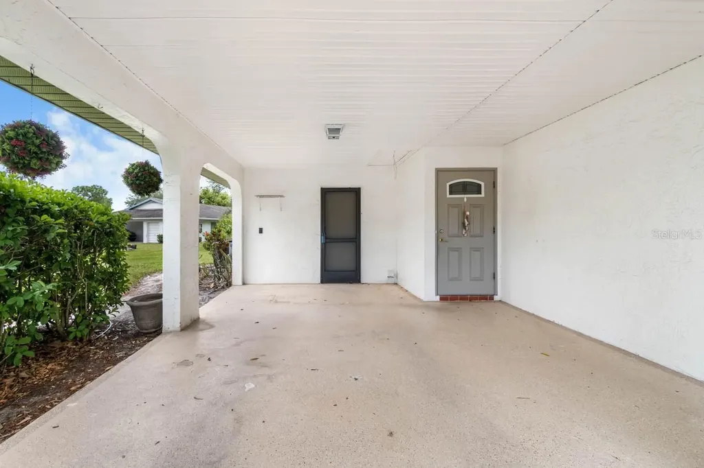 2034 Hawkhurst Circle Sun City Center FL 33573