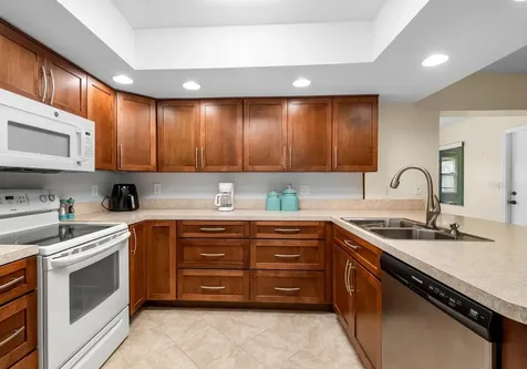 2034 Hawkhurst Circle Sun City Center FL 33573