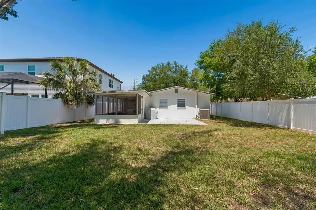 3320 W Iowa Avenue Tampa FL 33611
