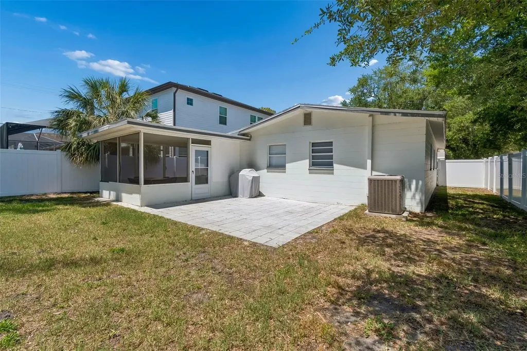 3320 W Iowa Avenue Tampa FL 33611