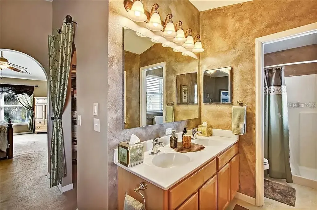 1915 Corner Crest Court Orlando FL 32820