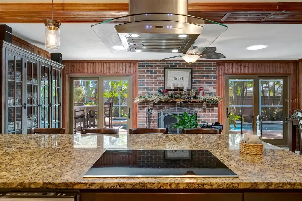 9782 55th Avenue N St Petersburg FL 33708