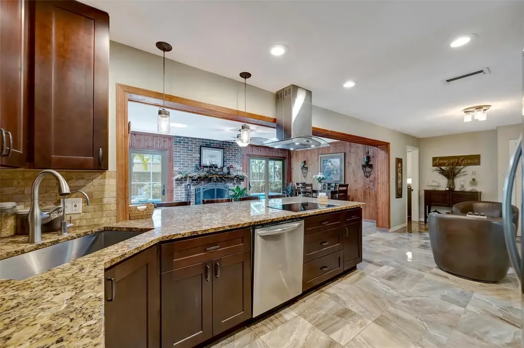 9782 55th Avenue N St Petersburg FL 33708