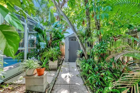 9782 55th Avenue N St Petersburg FL 33708
