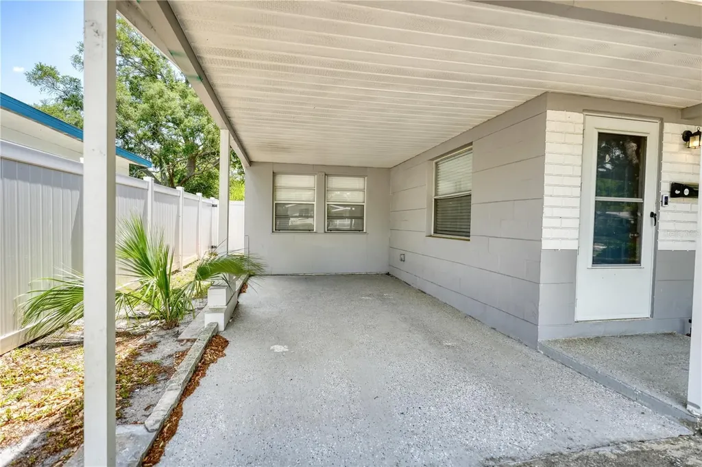 8086 28th Avenue N St Petersburg FL 33710