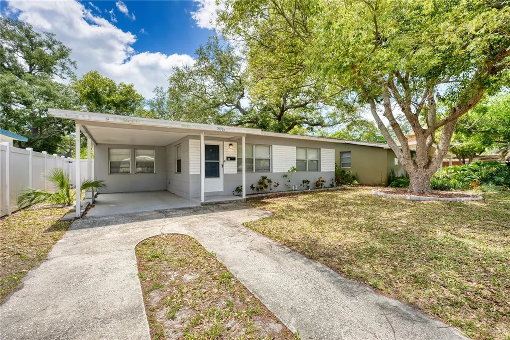 8086 28th Avenue N St Petersburg FL 33710