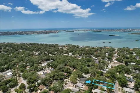 8086 28th Avenue N St Petersburg FL 33710