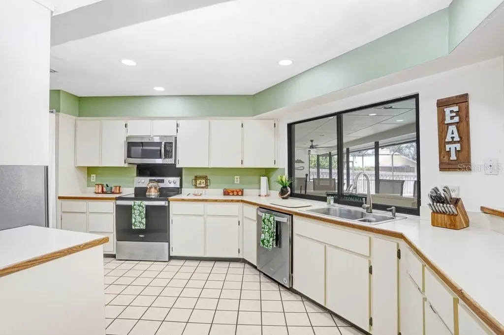 507 Sportsman Park Drive Seffner FL 33584
