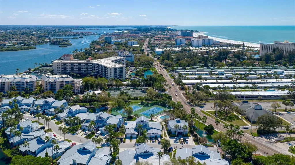 1269 Siesta Bayside Drive Sarasota FL 34242