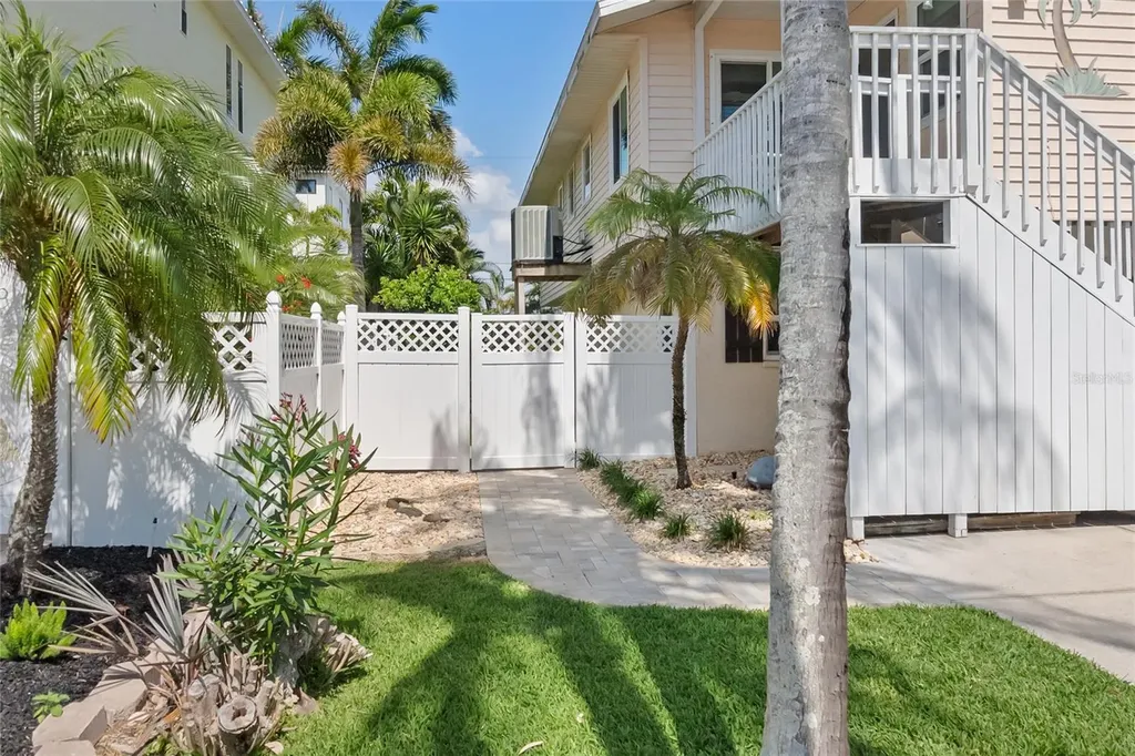 2905 Avenue C Holmes Beach FL 34217