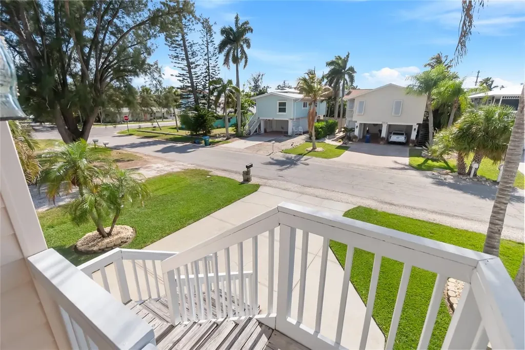 2905 Avenue C Holmes Beach FL 34217