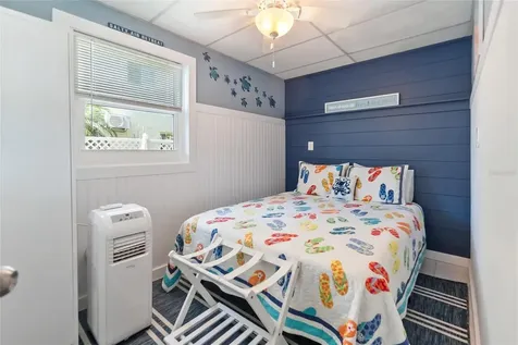 2905 Avenue C Holmes Beach FL 34217