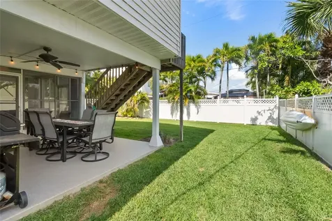 2905 Avenue C Holmes Beach FL 34217