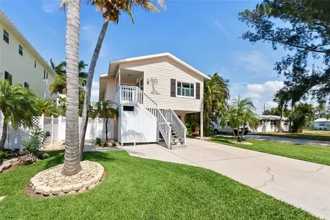 2905 Avenue C Holmes Beach FL 34217