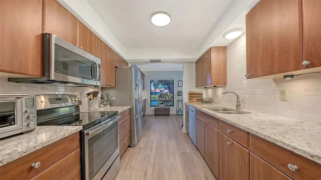 6048 Wilshire Boulevard Sarasota FL 34238