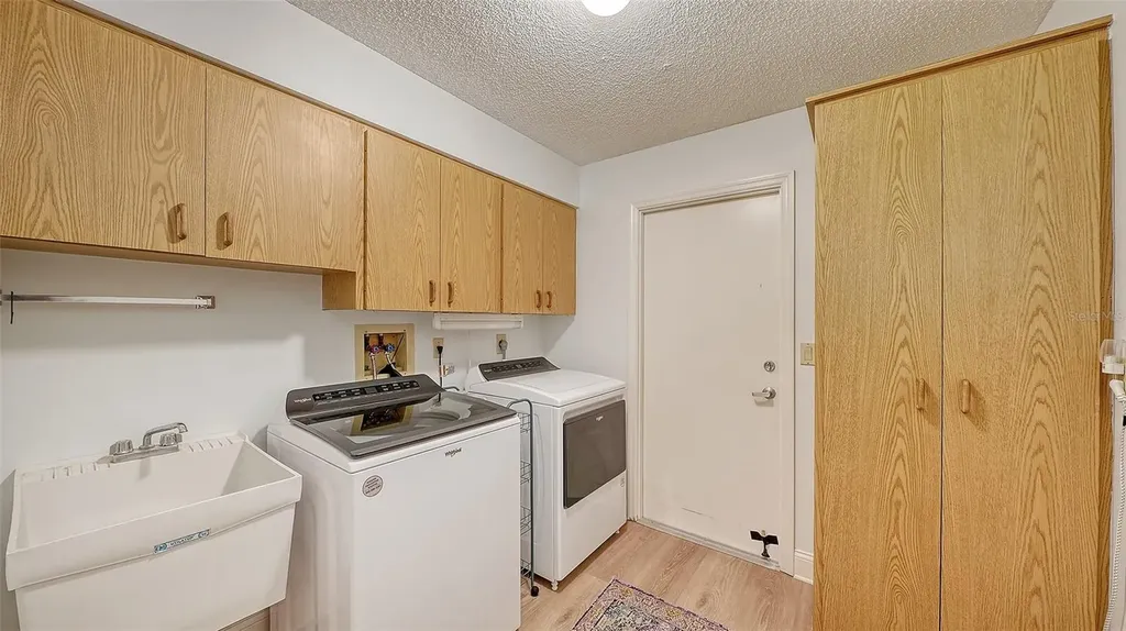 6048 Wilshire Boulevard Sarasota FL 34238