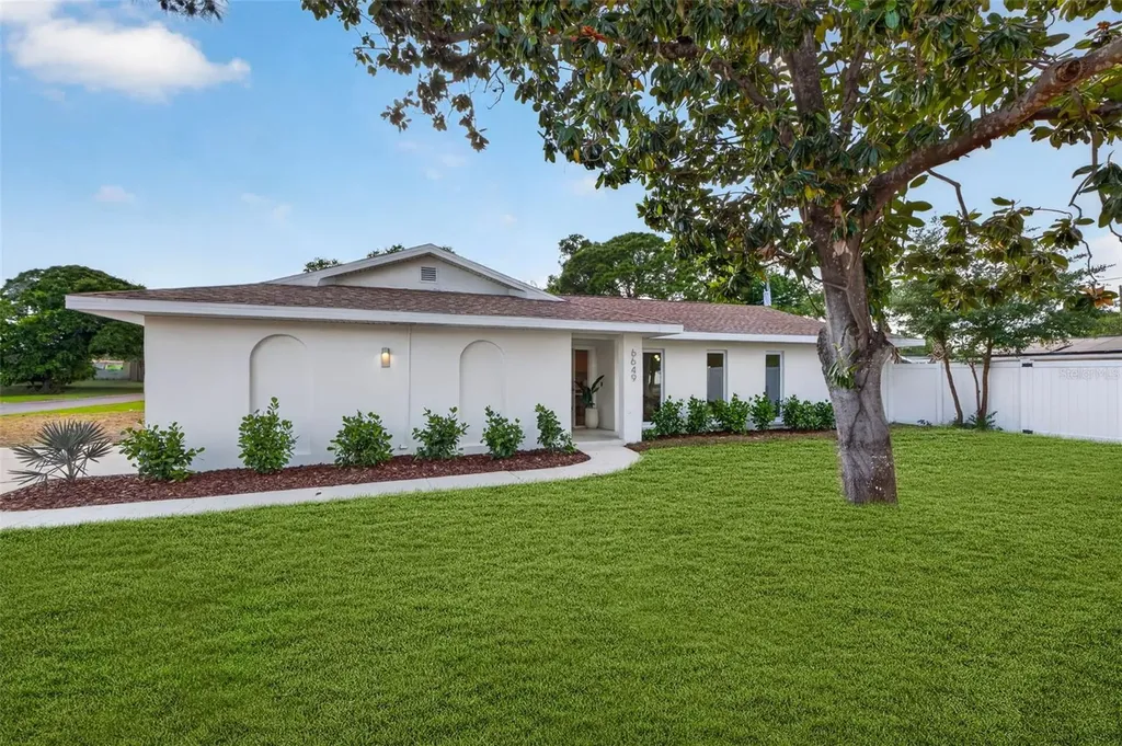 6649 Pinellas Point Drive S St Petersburg FL 33712