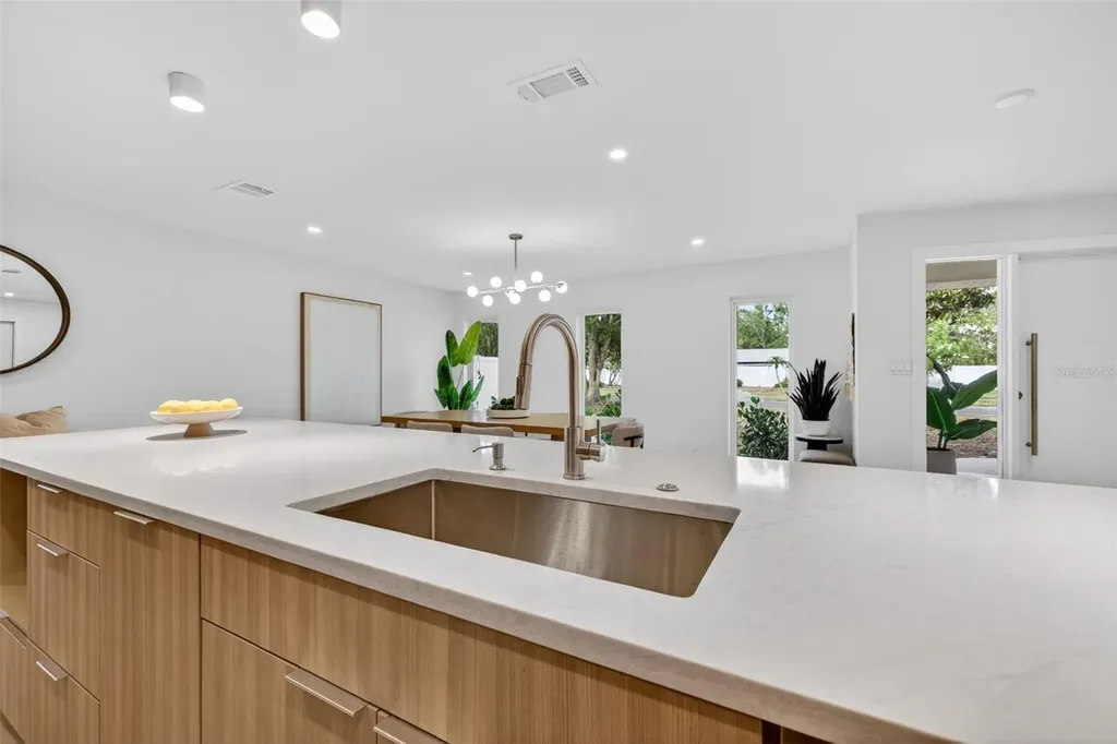 6649 Pinellas Point Drive S St Petersburg FL 33712