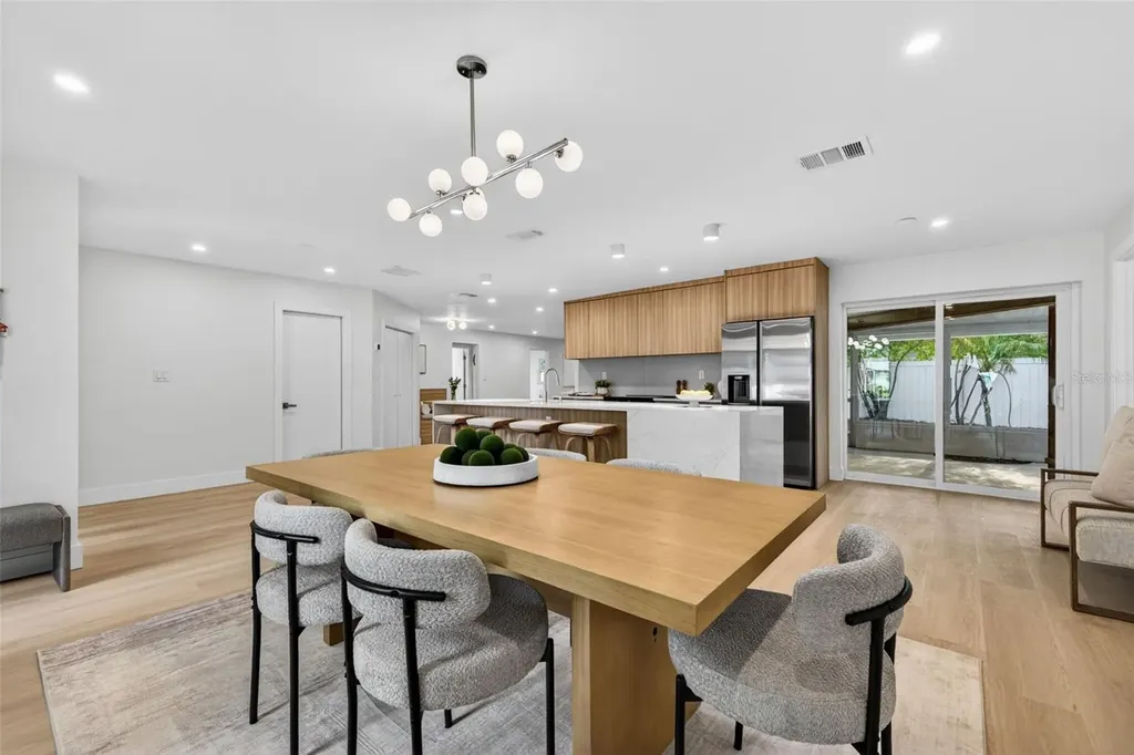 6649 Pinellas Point Drive S St Petersburg FL 33712