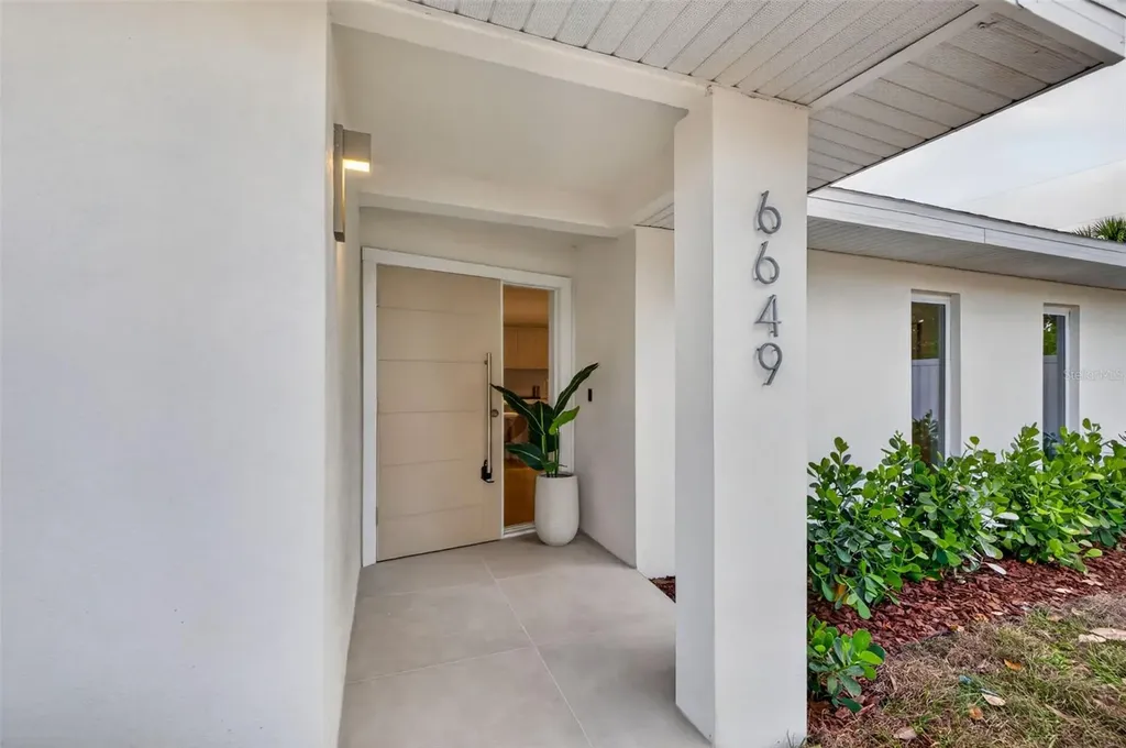 6649 Pinellas Point Drive S St Petersburg FL 33712