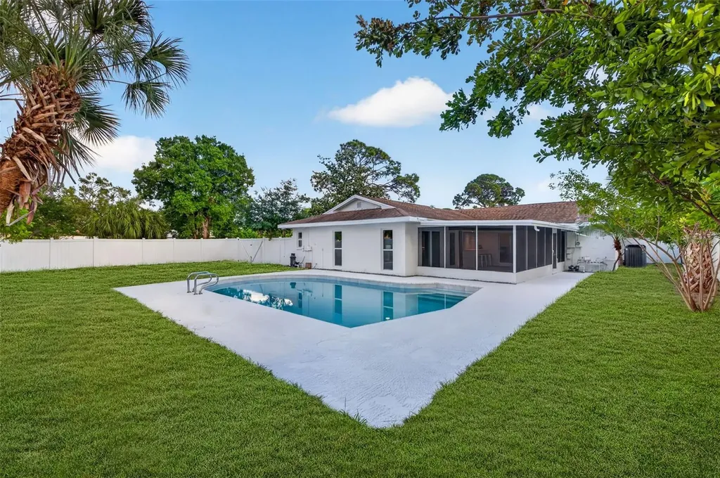 6649 Pinellas Point Drive S St Petersburg FL 33712