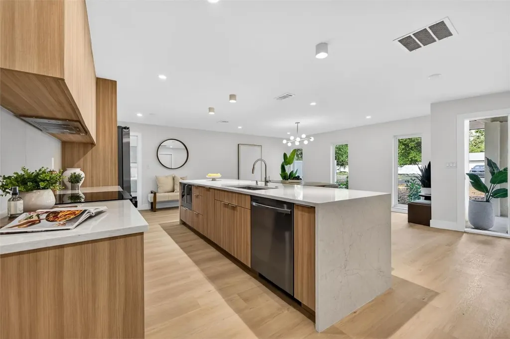 6649 Pinellas Point Drive S St Petersburg FL 33712