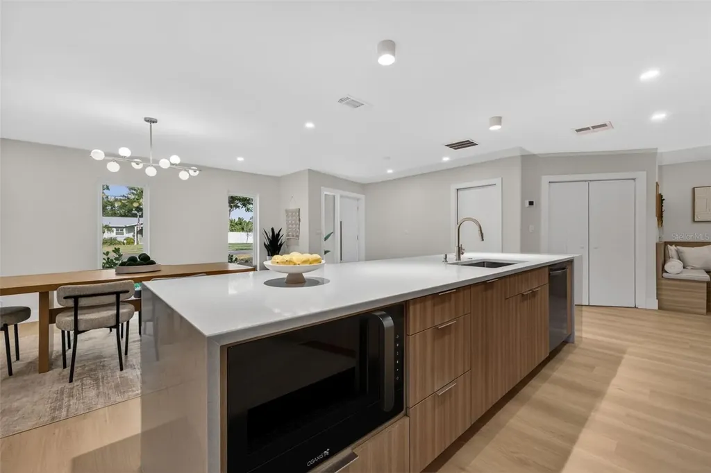 6649 Pinellas Point Drive S St Petersburg FL 33712